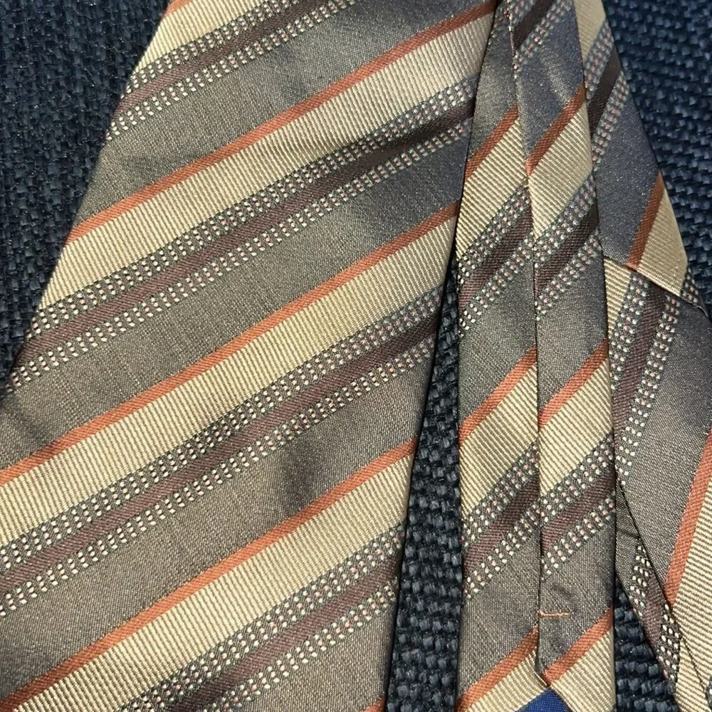 Mens brown yellow orange tie.